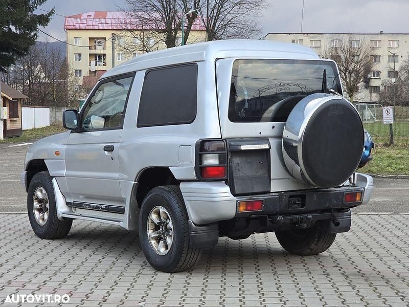Second-hand Mitsubishi Pajero Sport Instyle 133 CP (97 kW) 2001 Culoareargint SUV
