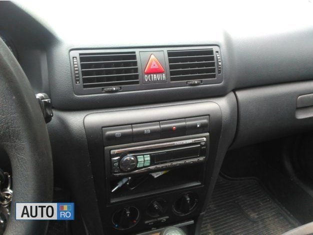 Second-hand Skoda Octavia Tour 90 CP (66 kW) 2006 Maro Berlinǎ