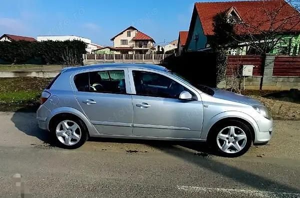 Second-hand Opel Astra 100 CP (73 kW) 2004 Argintiu Hatchback