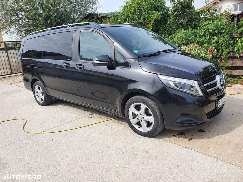 Culoarenegru Utilizat 2015 Mercedes V220 Monovolum | 24.900 EUR - Imagine 1/4