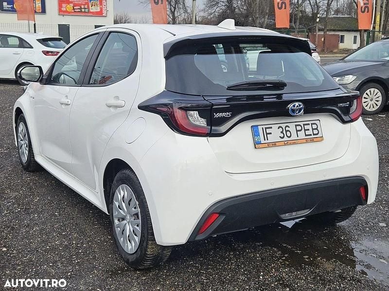 Second-hand Toyota Yaris Hybrid 92 CP (67 kW) 2021 Culoarealb