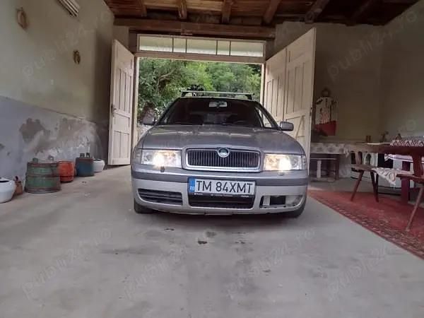 Argintiu Utilizat 2003 Skoda Octavia Hatchback | 7.500 EUR - Imagine 1/4