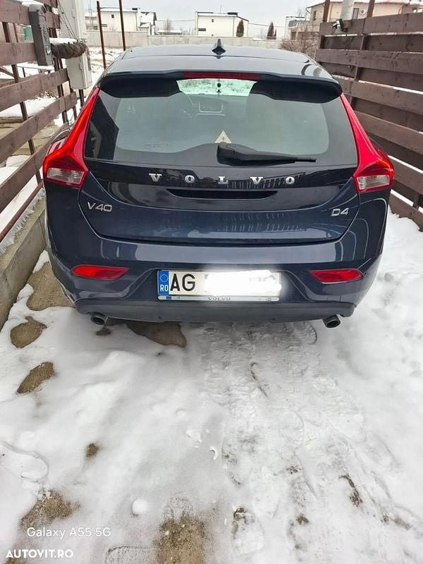 Second-hand Volvo V40 Momentum 190 CP (139 kW) 2014 Culoarealbastru Hatchback