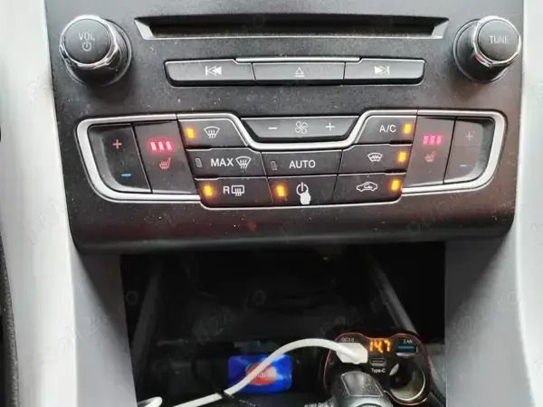 Second-hand Ford Mondeo 150 CP (110 kW) 2017 Negru Hatchback