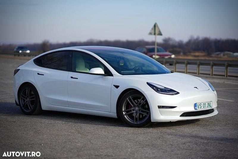Culoarealb Utilizat 2019 Tesla Model 3 Berlinǎ | 22.500 EUR (Preț bun) - Imagine 1/4