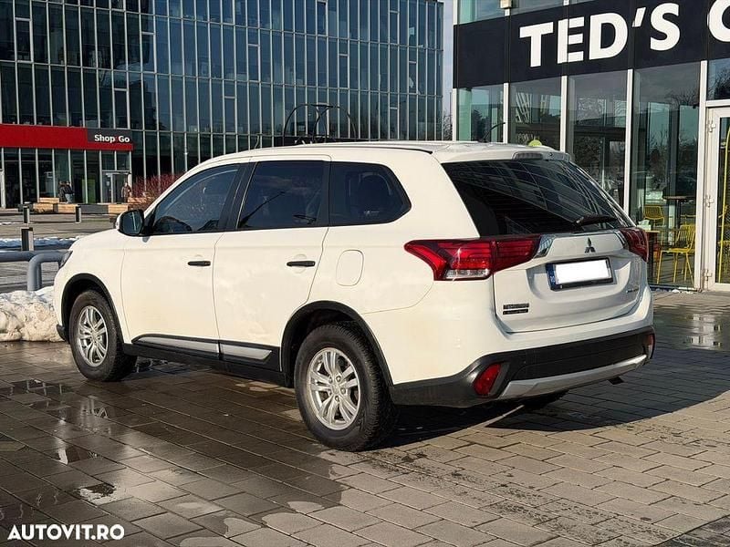 Second-hand Mitsubishi Outlander Intense 150 CP (110 kW) 2016 Culoarealb SUV