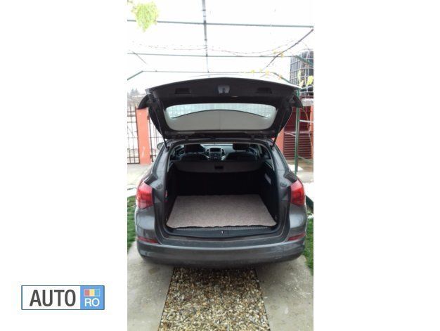Gri Utilizat 2012 Opel Astra Innovation Break | 6.650 EUR (Scump) - Imagine 1/4
