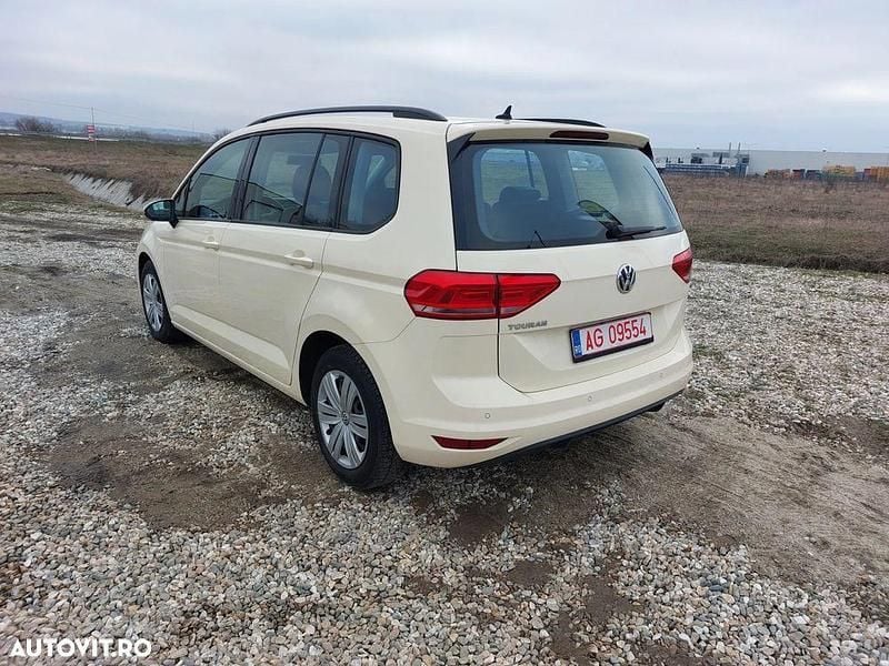 Second-hand VW Touran Comfortline 150 CP (110 kW) 2018 Culoarebej Monovolum
