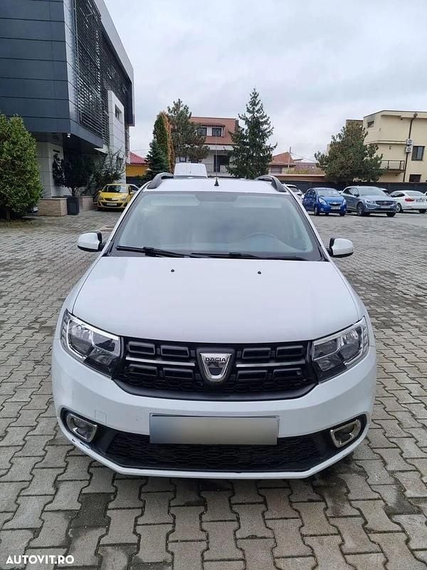 Culoarealb Utilizat 2017 Dacia Logan Lauréate Hatchback | 5.800 EUR - Imagine 1/4