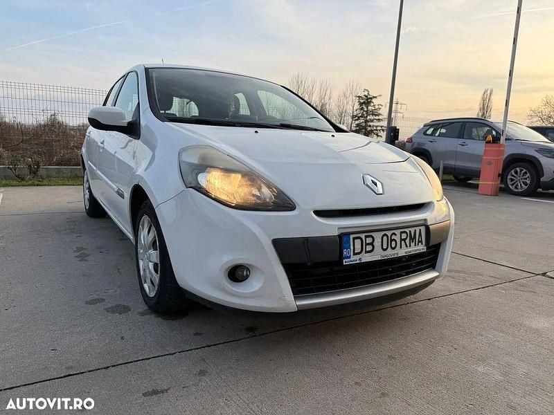 Culoarealb Utilizat 2012 Renault Clio IV Expression Break | 4.000 EUR (Preț OK) - Imagine 1/4