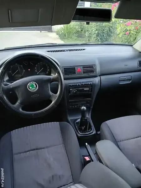 Verde Utilizat 2003 Skoda Octavia Berlinǎ | 1.300 EUR (Preț bun) - Imagine 1/4