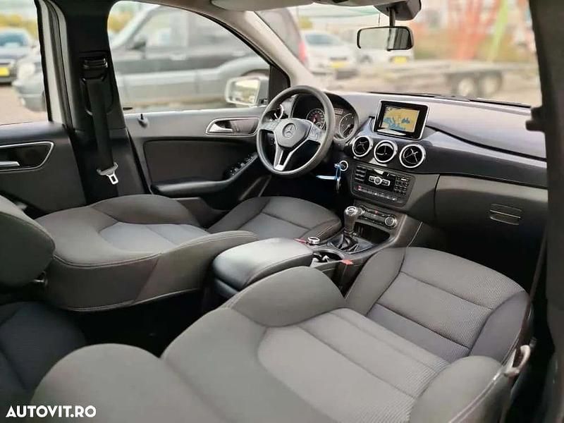 Second-hand Mercedes B180 109 CP (80 kW) 2012 Culoareargint Monovolum