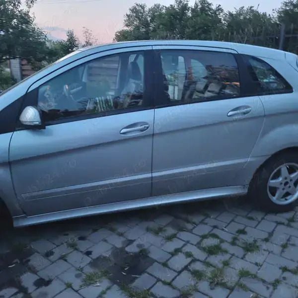 Utilizat 2009 Mercedes A180 | 3.000 EUR (Preț OK) - Imagine 1/4