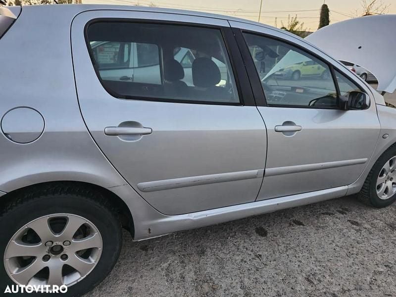 Second-hand Peugeot 307 109 CP (80 kW) 2004 Culoareargint Hatchback