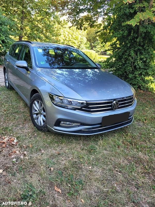 Culoaregri Utilizat 2022 VW Passat Comfortline Break | 21.800 EUR (Preț OK) - Imagine 1/4