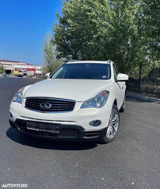 Culoarealb Utilizat 2015 Infiniti QX50 Premium SUV | 11.000 EUR - Imagine 1/4