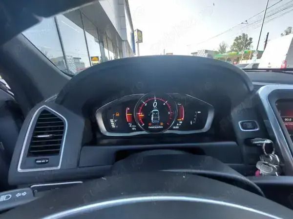 Gri Utilizat 2015 Volvo XC60 SUV | 15.900 EUR (Preț OK) - Imagine 1/4