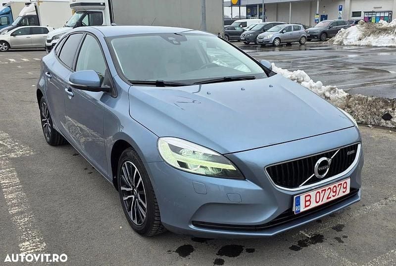 Second-hand Volvo V40 Inscription 150 CP (110 kW) 2017 Culoarealbastru Hatchback