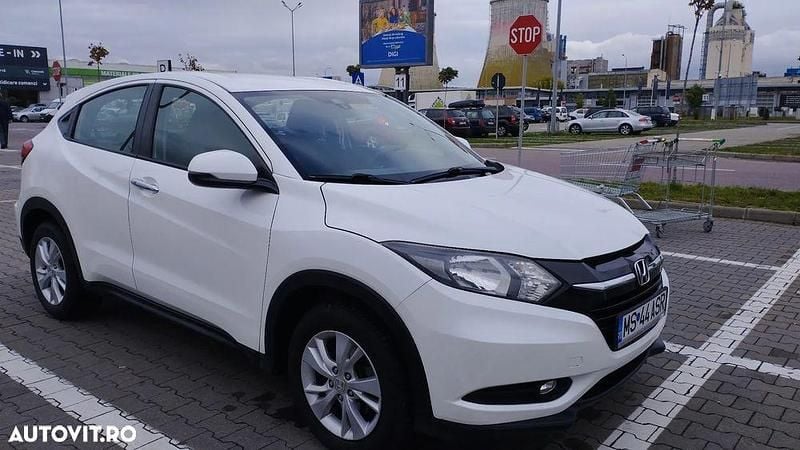 Second-hand Honda HR-V Comfort 120 CP (88 kW) 2017 Culoarealb SUV