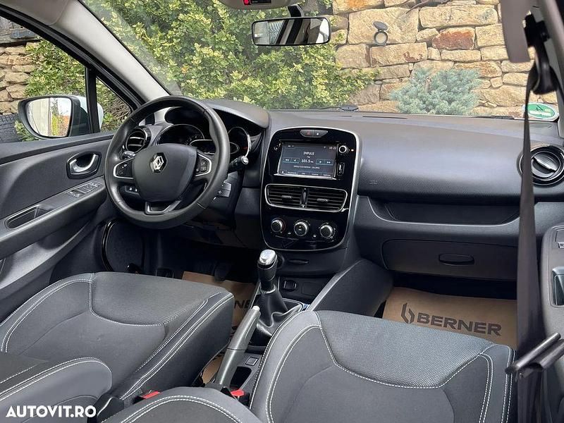 Second-hand Renault Clio GrandTour Business 90 CP (66 kW) 2018 Culoarealb Break
