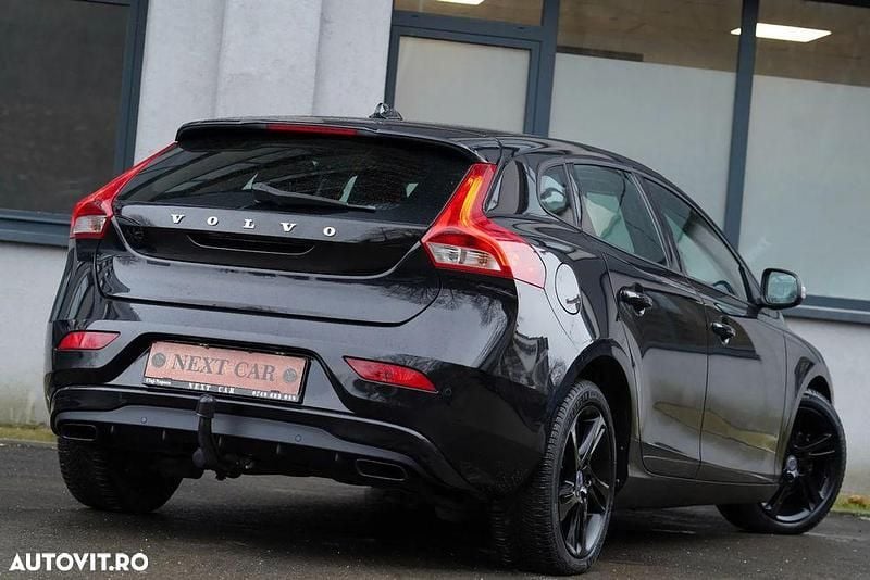 Second-hand Volvo V40 Summum 115 CP (84 kW) 2014 Culoarenegru Hatchback