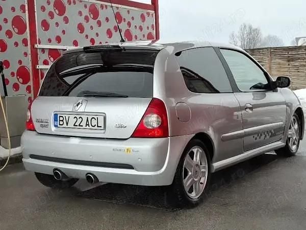 Second-hand Renault Clio 120 CP (88 kW) 2005 Hatchback