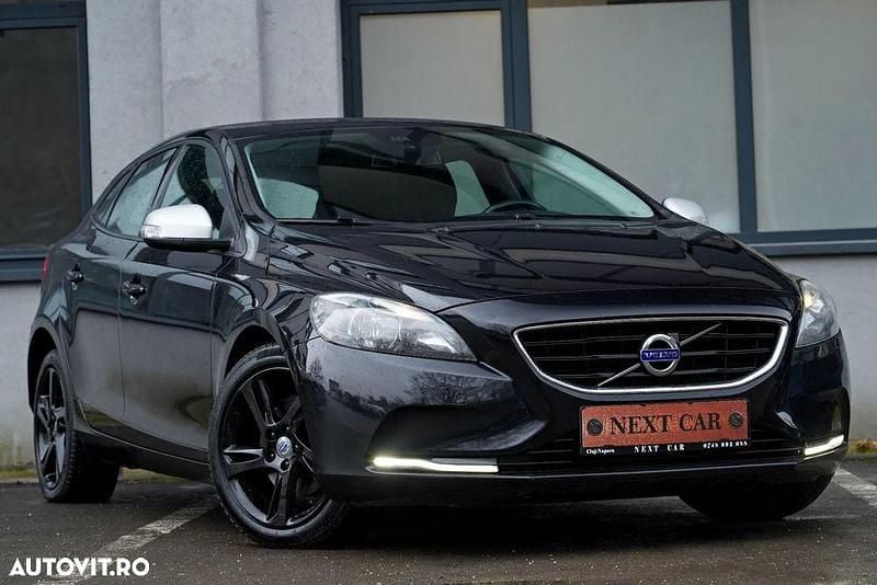 Second-hand Volvo V40 Summum 115 CP (84 kW) 2014 Culoarenegru Hatchback