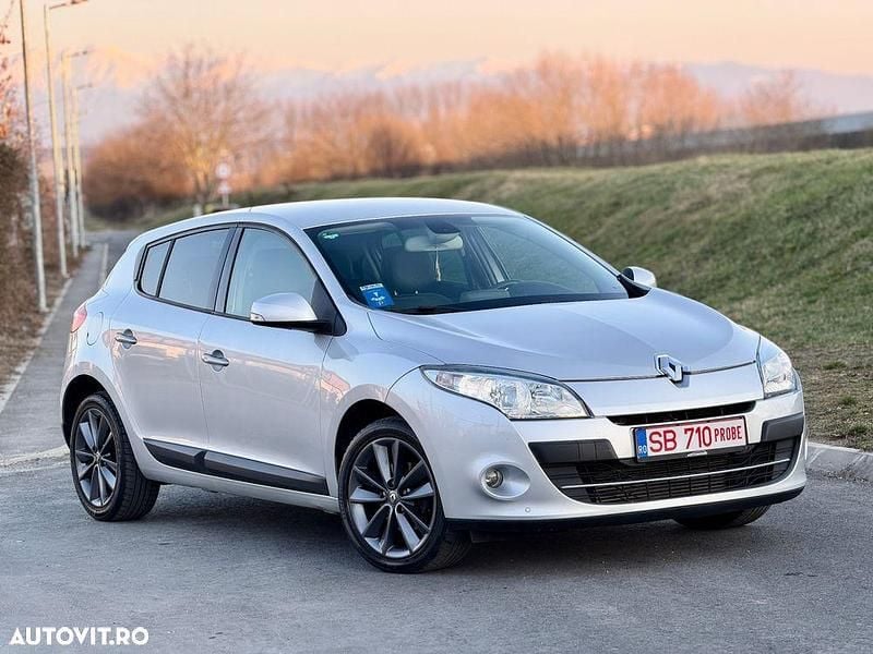 Second-hand Renault Mégane III Luxe 130 CP (95 kW) 2011 Culoareargint Hatchback