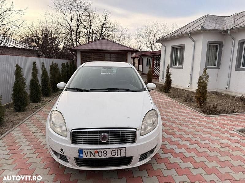 Culoarealb Utilizat 2011 Fiat Linea Dynamic Berlinǎ | 1.100 EUR - Imagine 1/4