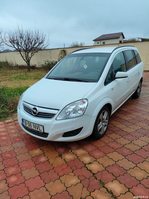 Alb Utilizat 2009 Opel Zafira Monovolum | 2.800 EUR (Preț bun) - Imagine 1/4