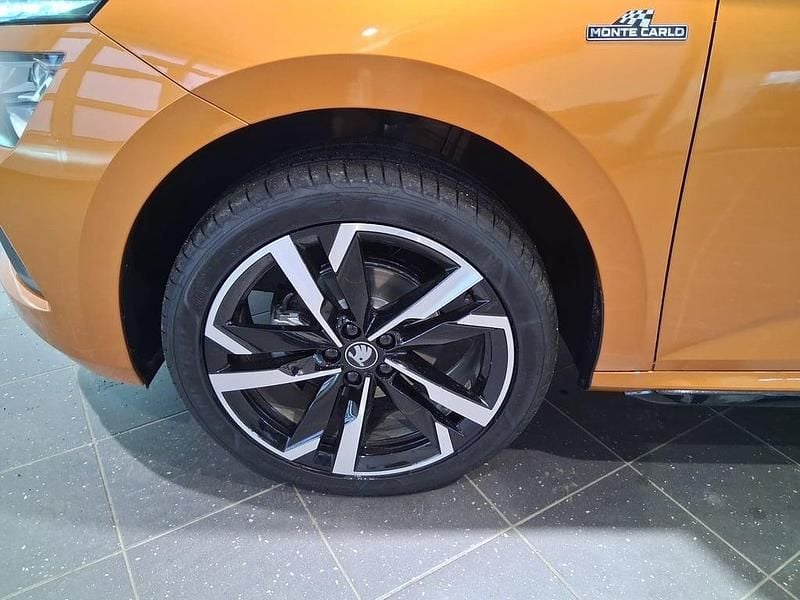 Nouă Skoda Kamiq Monte Carlo 150 CP (110 kW) 2025 Portocaliu mediu  normal SUV