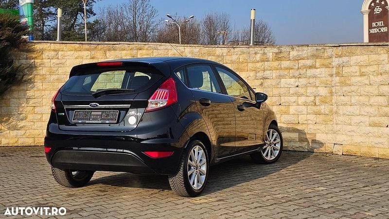 Second-hand Ford Fiesta Titanium 125 CP (91 kW) 2016 Culoarenegru