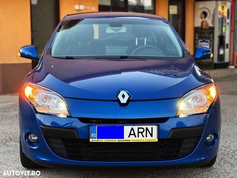Culoarealbastru Utilizat 2012 Renault Mégane III Business Hatchback | 4.400 EUR (Preț bun) - Imagine 1/4