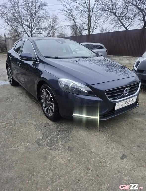 Second-hand Volvo V40 190 CP (139 kW) 2014 Albastru Hatchback