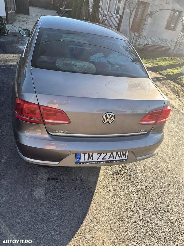 Second-hand VW Passat Highline 210 CP (154 kW) 2011 Culoaremaro Berlinǎ