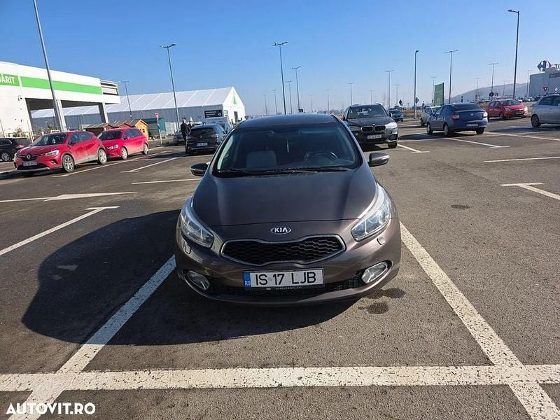 Second-hand Kia Ceed City 128 CP (94 kW) 2013 Culoaremaro Hatchback