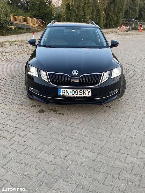 Culoarenegru Utilizat 2020 Skoda Octavia Style Break | 12.799 EUR (Preț OK) - Imagine 1/4