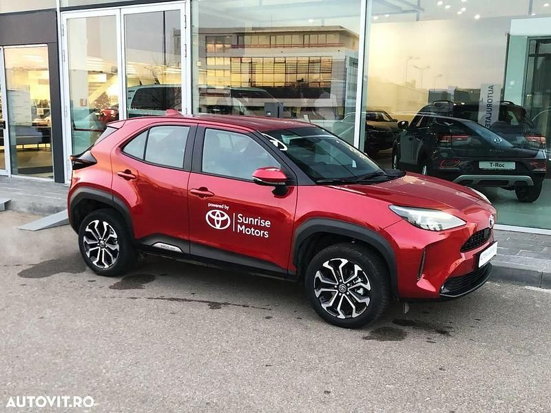 Culoarerosu Utilizat 2023 Toyota Yaris Cross SUV | 25.600 EUR - Imagine 1/4