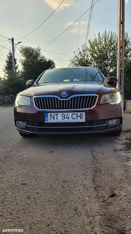 Culoarerosu Utilizat 2013 Skoda Superb Elegance Break | 9.500 EUR (Preț OK) - Imagine 1/4