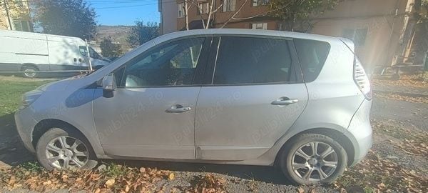 Gri Utilizat 2012 Renault Scénic III Monovolum | 2.800 EUR (Super Preț) - Imagine 1/4
