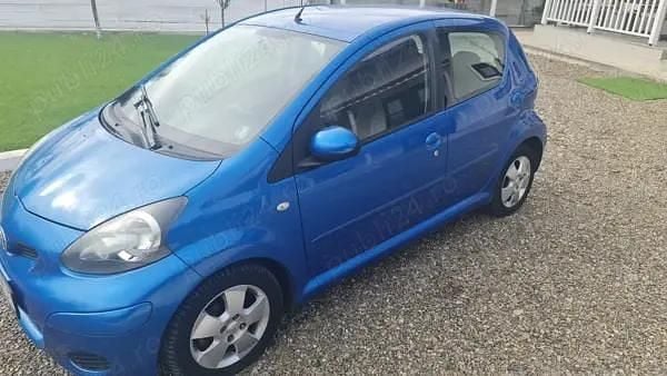 Albastru Utilizat 2009 Toyota Aygo Hatchback | 2.300 EUR - Imagine 1/4