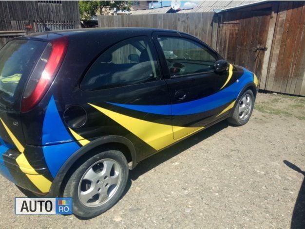 Second-hand Opel Corsa 55 CP (40 kW) 2004 Negru Hatchback