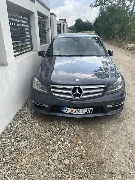 Utilizat 2013 Mercedes 220 Berlinǎ | 8.600 EUR - Imagine 1/4