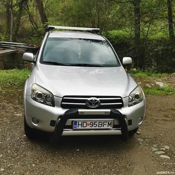 Second-hand Toyota RAV4 177 CP (130 kW) 2007 Argintiu SUV
