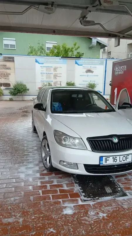 Utilizat 2012 Skoda Octavia Berlinǎ | 4.100 EUR (Preț bun) - Imagine 1/4