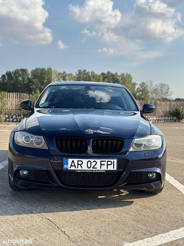 Culoarealbastru Utilizat 2009 BMW 318 Shadowline Berlinǎ | 7.490 EUR (Scump) - Imagine 1/4
