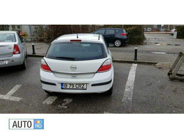 Alb Utilizat 2005 Opel Astra Hatchback | 3.000 EUR (Scump) - Imagine 1/4