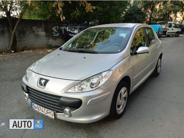 Argintiu Utilizat 2006 Peugeot 307 Hatchback | 2.700 EUR (Puțin scump) - Imagine 1/4