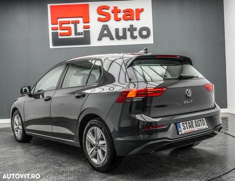 Second-hand VW Golf VIII Style 150 CP (110 kW) 2022 Culoaregri Hatchback
