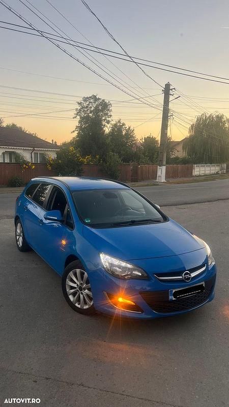 Culoarealbastru Utilizat 2014 Opel Astra Edition Break | 3.850 EUR (Preț bun) - Imagine 1/4
